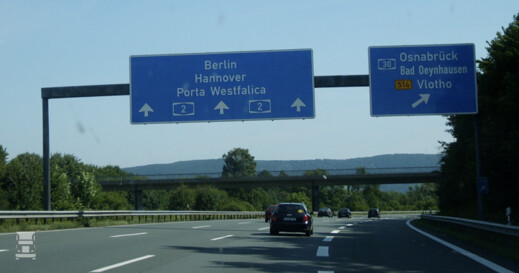 Autobahn_with_Berlinsign.jpg