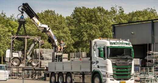 Hollandia_Scania-2LR.jpg