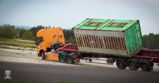Trailer crash test-1400
