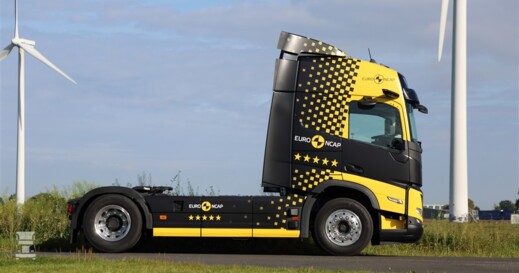 Volvo FM Euro NCAP-demotruck (4) (960 x 640)