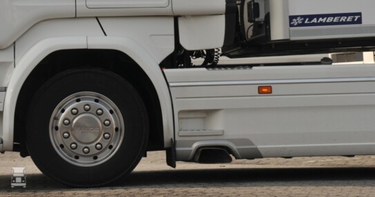 uitlaat_truck_LR.jpg uitlaat_truck_LR.jpg