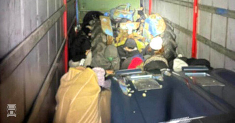 Immigranten in trailer hoek-van-holland-1 Immigranten in trailer hoek-van-holland-1