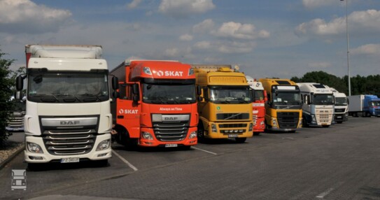 truckparkingLR.jpg truckparkingLR.jpg