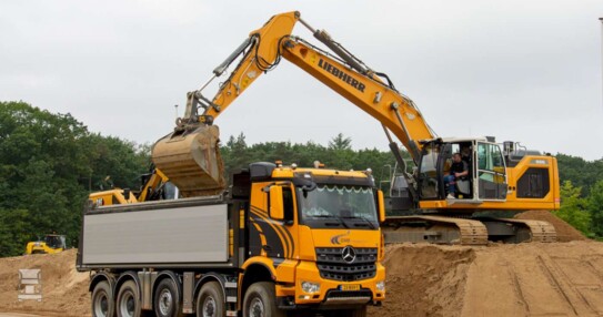 Mercedes 10x8 GMB onder Liebherr 926-1400