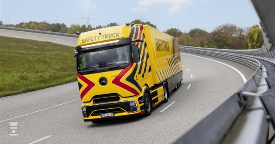 BIGtruck Mercedes Safety Truck (960 x 640)