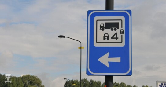 Truckparking.jpg Truckparking.jpg