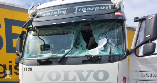 Wiel door de voorruit (122) Wiel door de voorruit (122)